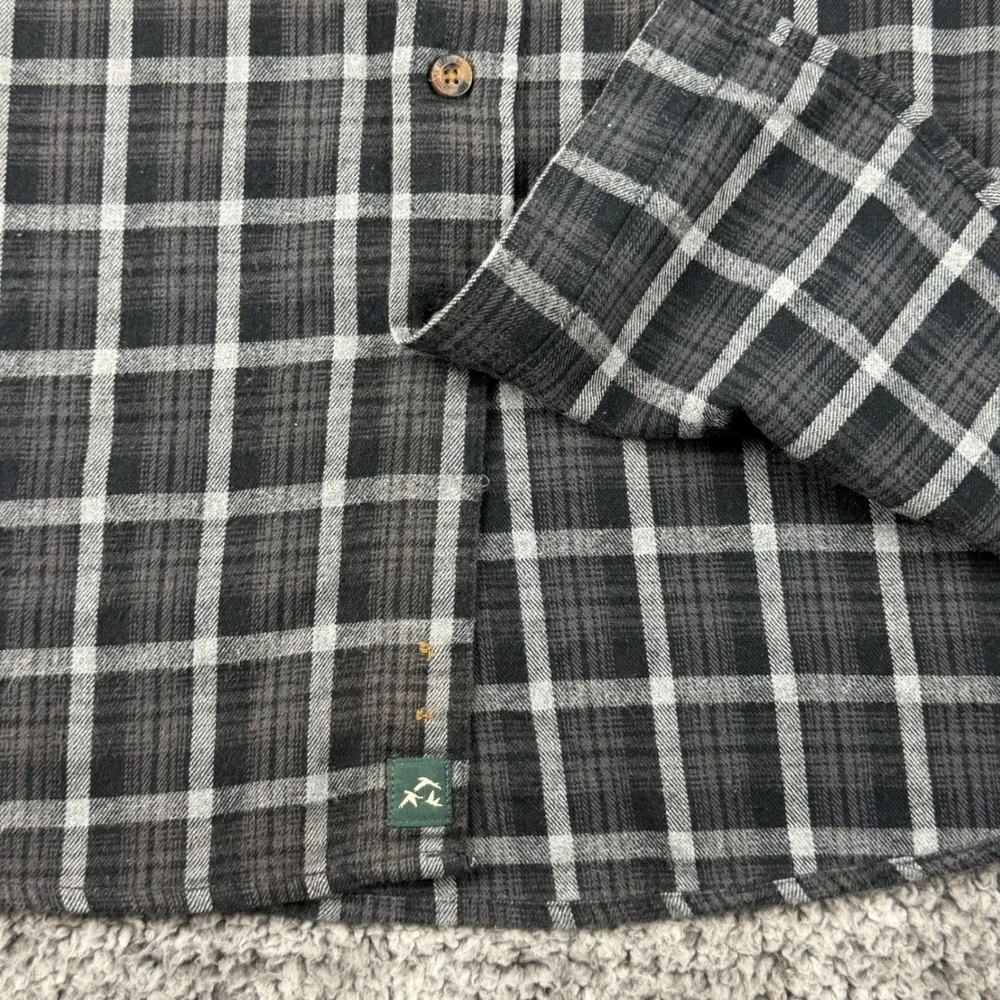 Outdoor Life Men's Size L Plaid Flannel‎ Long Sleeve Button Up Shirt Gray White